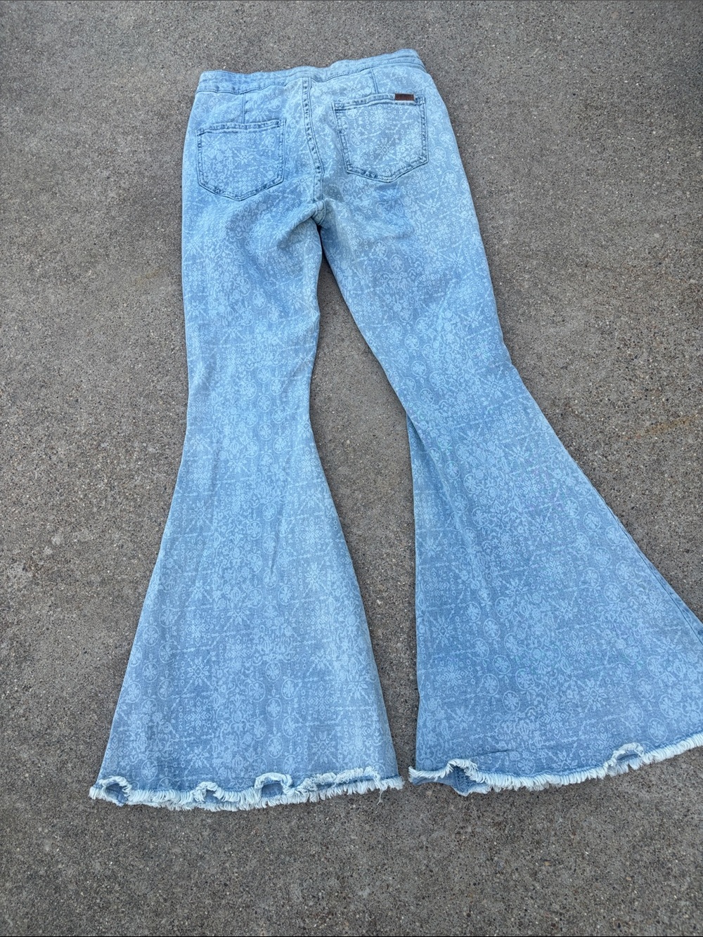 Rock & Roll Denim Light Wash Floral-Print Flare Jeans - Women size 30 x 32 - Picture 13 of 16